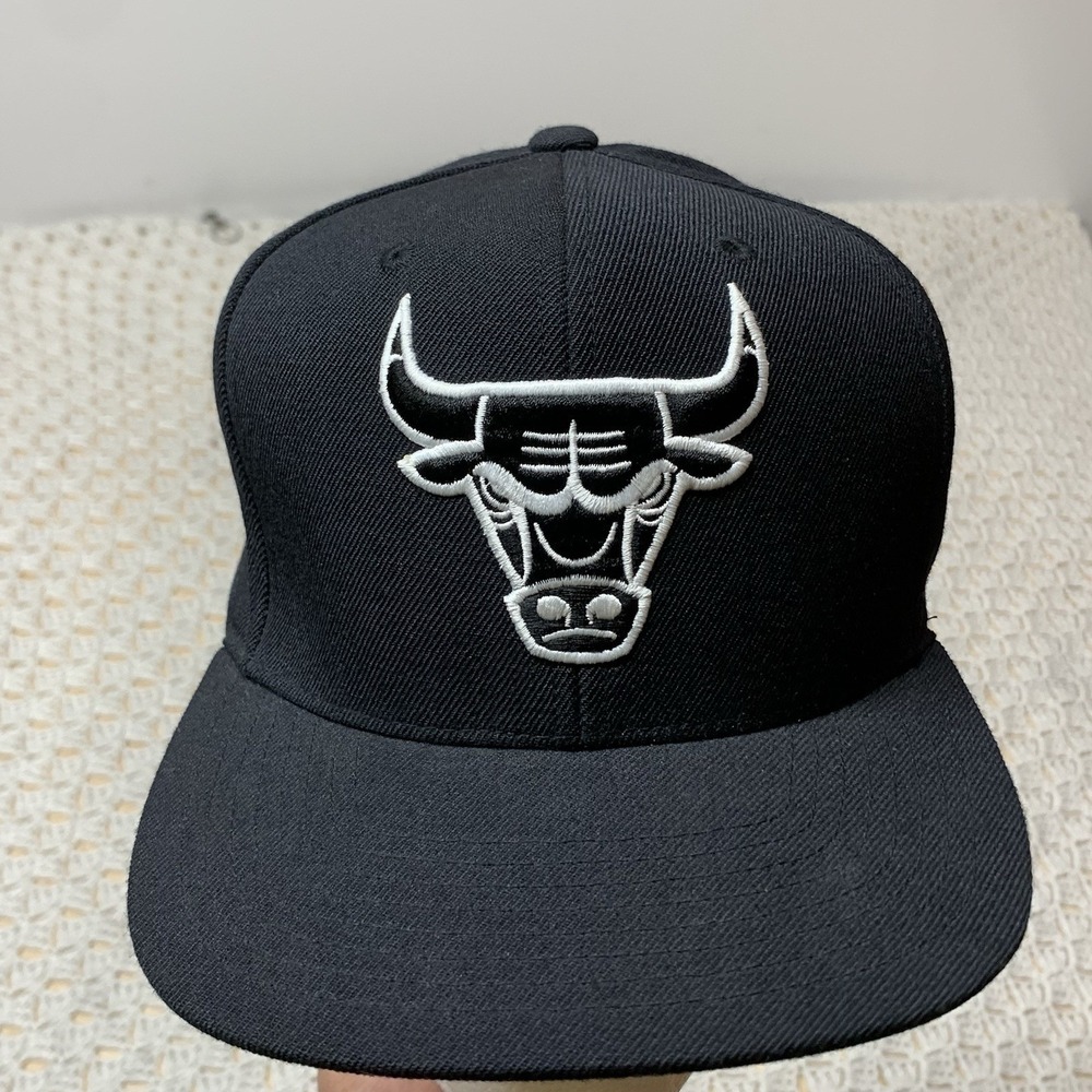 Chicago Bulls Mitchell &‎ Ness Cap Hat Mens Snapback Black Embroidery NBA
